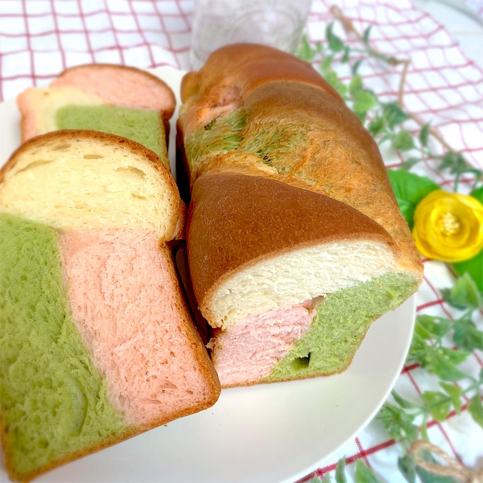 いっちゃんさんの料理 🎎ひな祭りをイメージして三色パン🎎